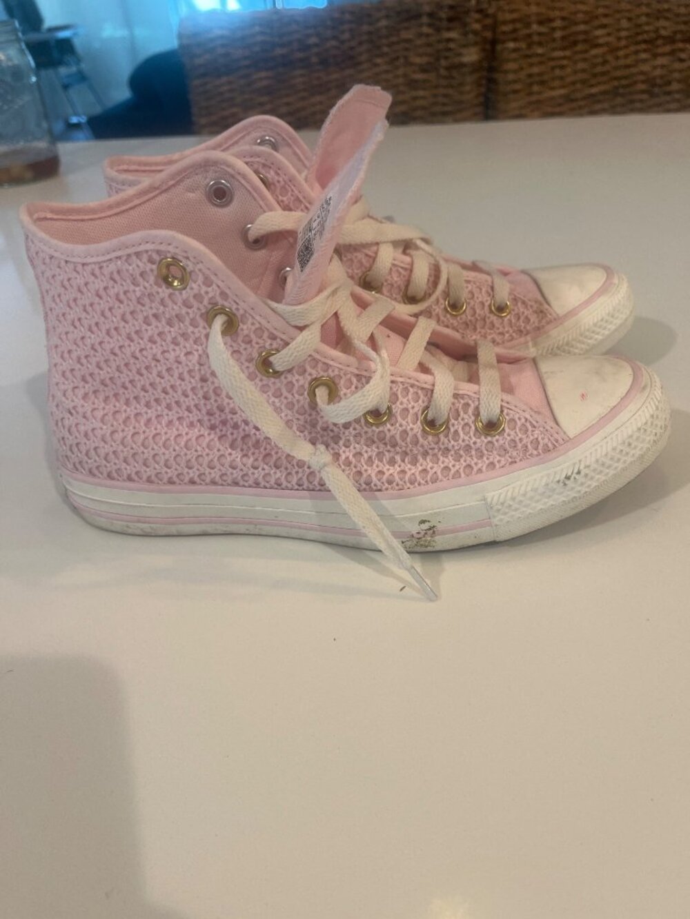 Converse Womens Pink Lace High-Top Sneakers Size 8 US/6 UK Gold Eyelets Textured